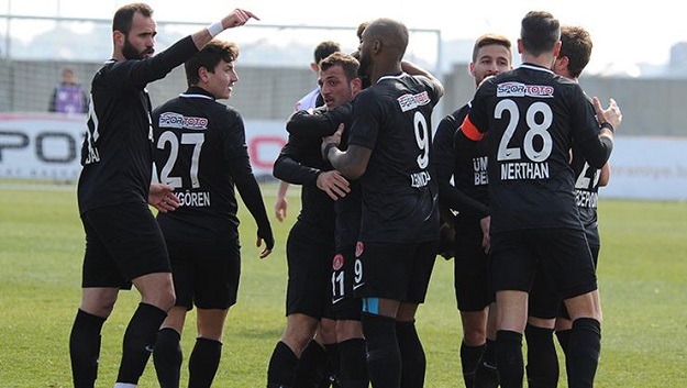  Ümraniyespor: 3 - Kardemir Karabükspor: 0