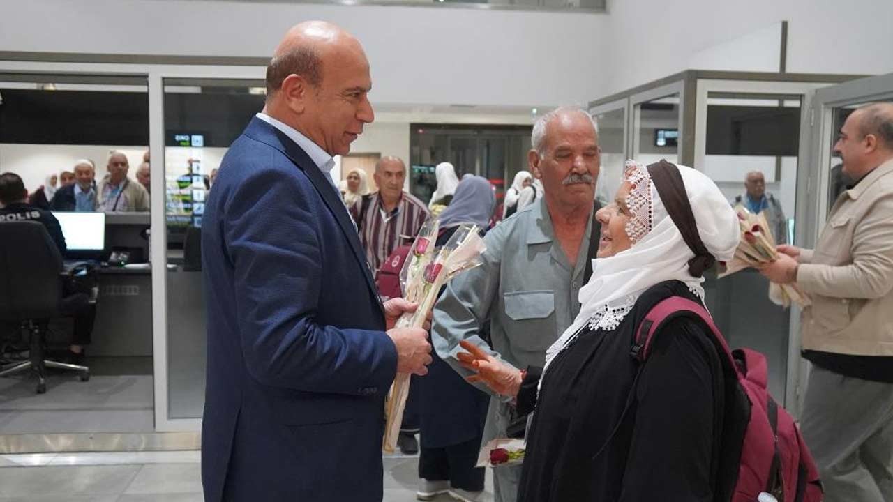 Umre kafilesi Türkiye'ye döndü