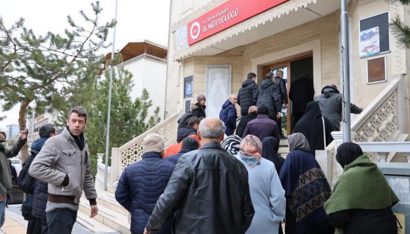 Umre vaadiyle dolandırılmışlardı! Turizm firması mağdurların masrafını üstlendi