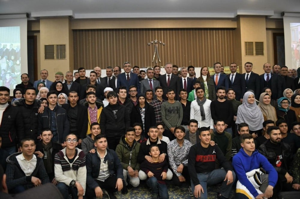 Umre’den dönen öğrenciler ve aileleri Gaziantep protokolü ile bir araya geldi 