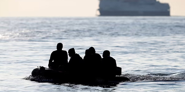 Umuda giden yolculuk yarım kaldı! Manş Denizi'nde can pazarı