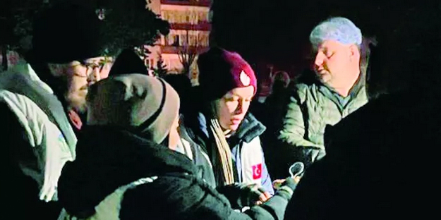 Umuda Koşanlar Derneği durmak bilmiyor! Deprem bölgesindeler...