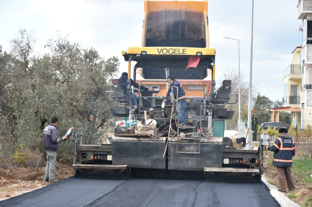 Umurbey’de beş sokağa asfalt 
