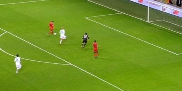 Umut Bulut bomboş kaleye atamadı! - VİDEO