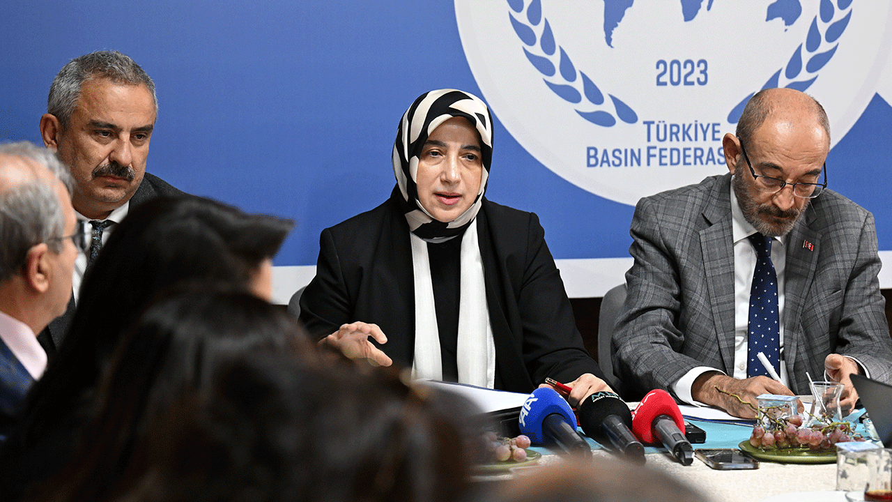 Umut hakkı, yeni anayasa ve Özgür Özel'in Brüksel mitingi... Özlem Zengin'den dikkat çeken sözler