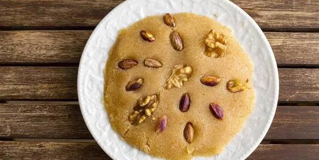 Un helvası tarifi nasıl yapılır? Tam kıvamında, yumuşak un helvası tarifi