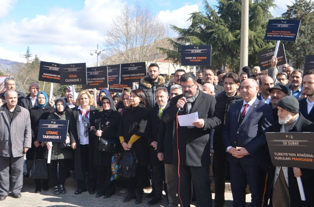 Ünek: “Darbeci zihniyete karşı kararlı tavrımızdan ödün vermeyeceğiz” 