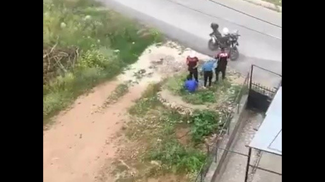 Üniformanın ağırlığını anlayamayan polisler görevden uzaklaştırıldı