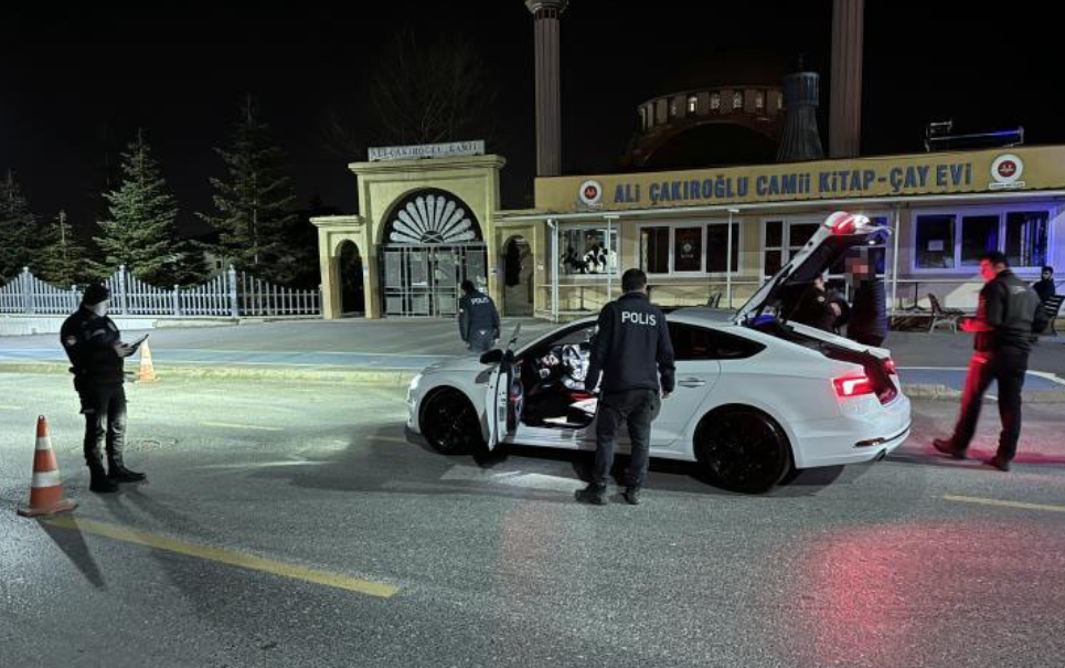 Üniversite etrafındaki 5 kişi yakalandı