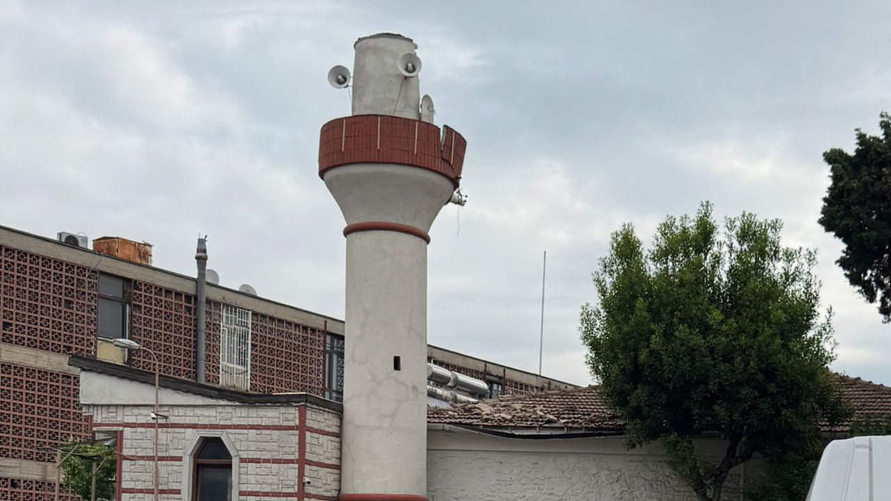 Üniversite inşaatı sırasında cami minaresi yıkıldı!