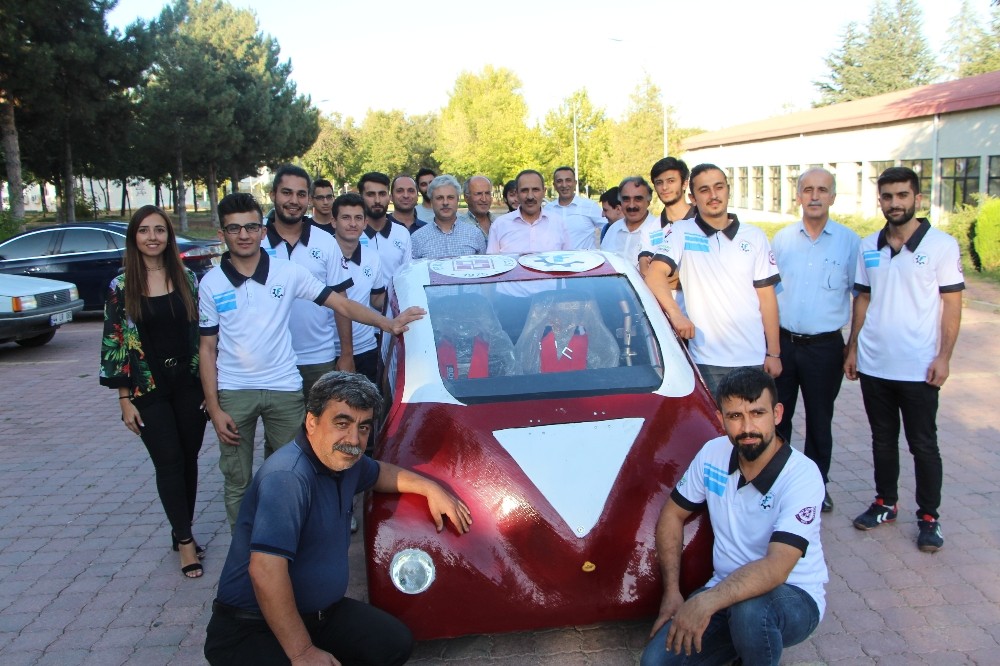 Üniversite öğrencileri elektrikli araç yaptı 