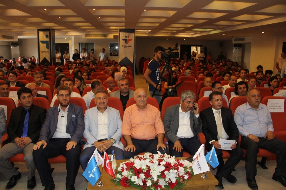 Üniversite öğrencileri, iş dünyasıyla 1. İş’te Gençlik Buluşmasında bir araya geldi 