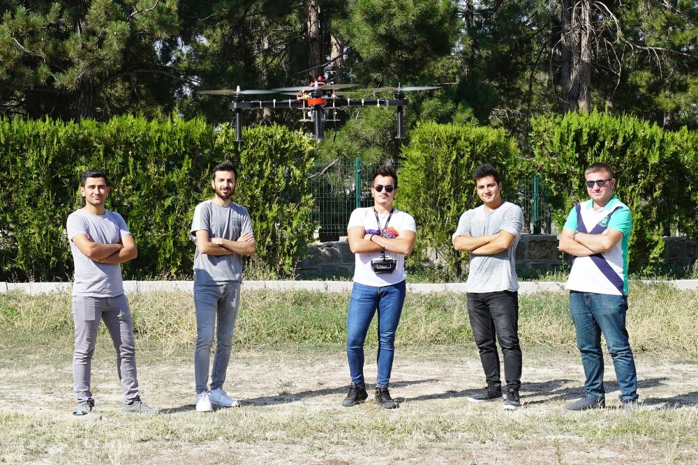 Üniversite öğrencileri kendi yaptıkları drone ile yarışmaya katılacak 
