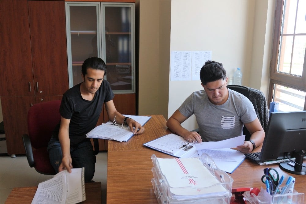 Üniversite öğrencileri kurayla işbaşı yaptı 