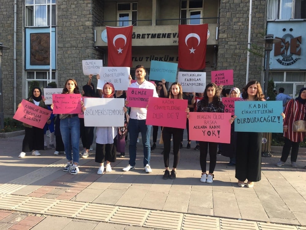 Üniversite öğrencileri,kadına şiddete karşı dikkat çekti 
