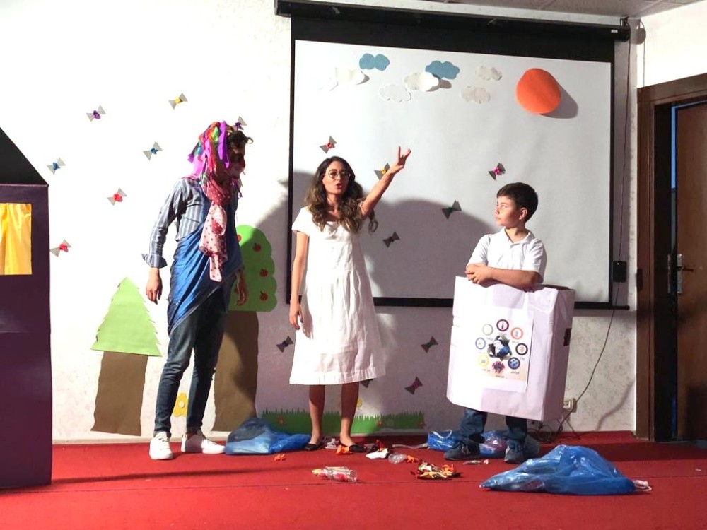 Üniversite öğrencilerinden çevre için tiyatro gösterisi 