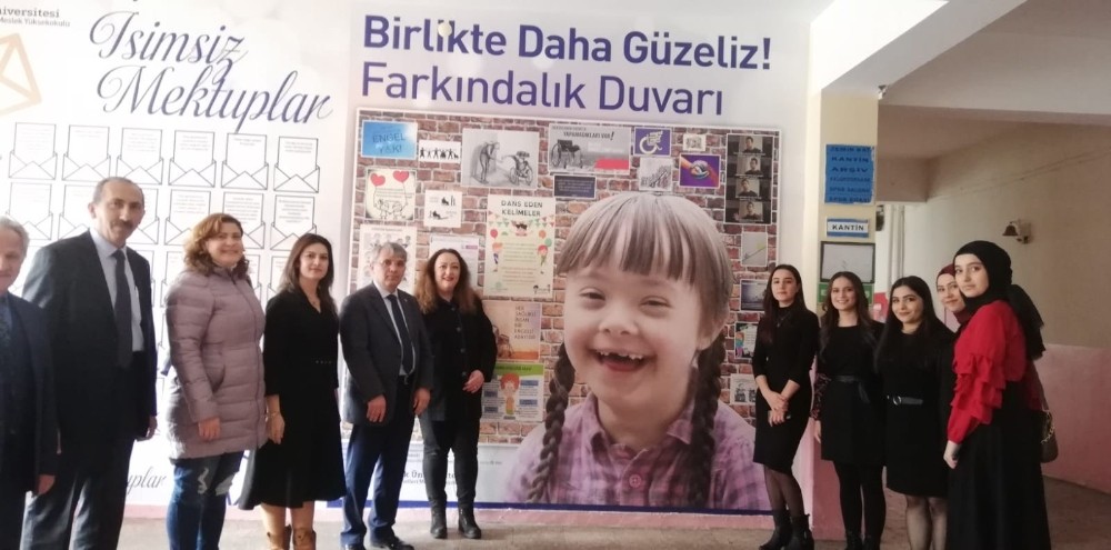 Üniversite öğrencilerinden “Farkındalık Duvarı” projesi 