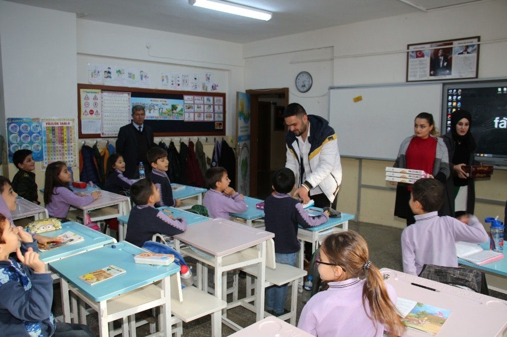 Üniversite öğrencilerinden köy okuluna ‘zeka oyunları’ projesi 