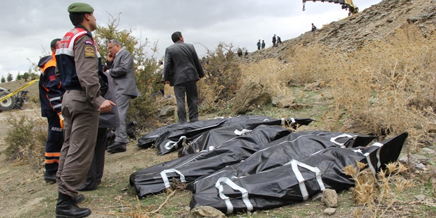 Üniversite öğrencilerini taşıyan otobüs kaza yaptı; 8 ölü, 20 yaralı!
