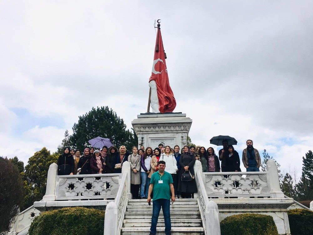 Üniversite öğrencilerinin Dumlupınar ve Zafertepeçalköy gezisi 
