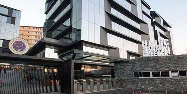 Üniversitede büyük olaylar! Rektörün odasını bastılar