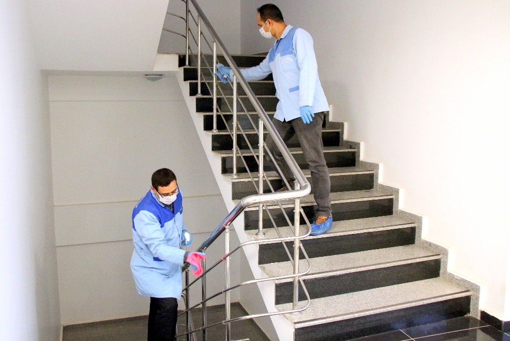 Üniversitede Korona virüsüne karşı tedbirler attırıldı 