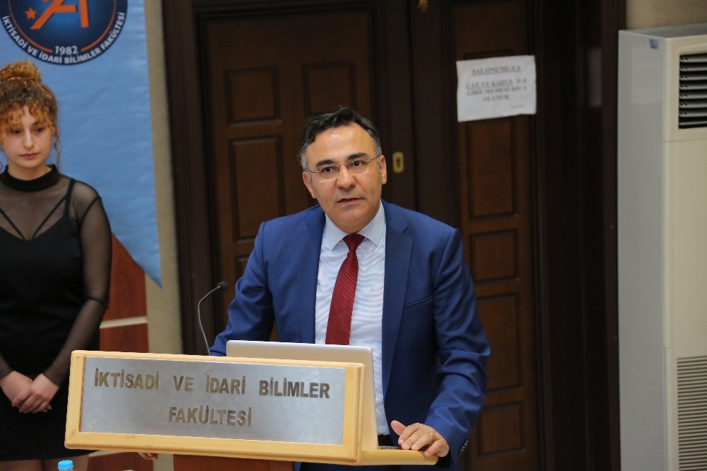 Üniversitede "Kriz Ülkelerinde Güvenlik Politikaları" konferansı düzenlendi 