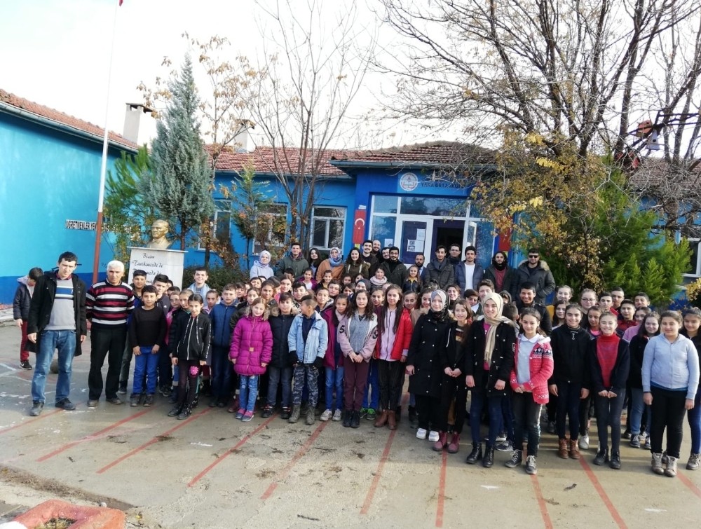 Üniversiteden köy okuluna kütüphane 