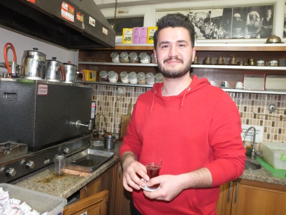 Üniversiteli çaycı 