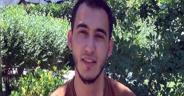 Üniversiteli genç yolda bulduğu çantanın sahibini arıyor