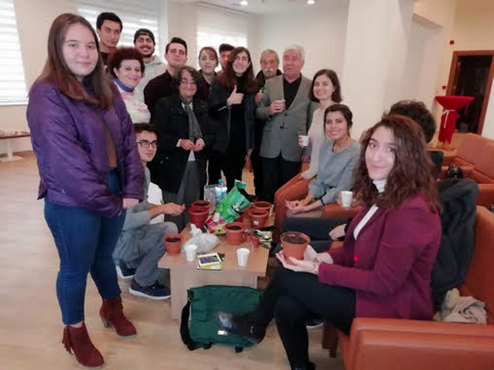 Üniversiteli gençler 2020 yılına lavanta tohumu ekerek girdi 