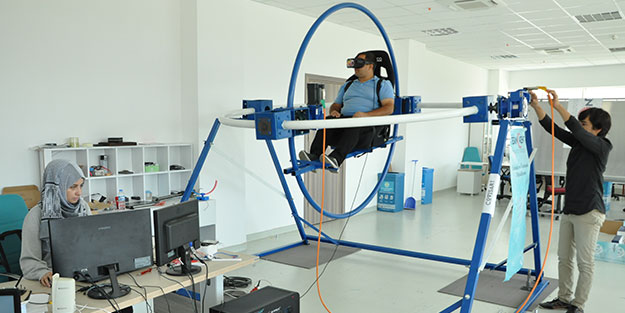 Üniversiteli öğrencilerden Türk pilotlara yerli simülatör