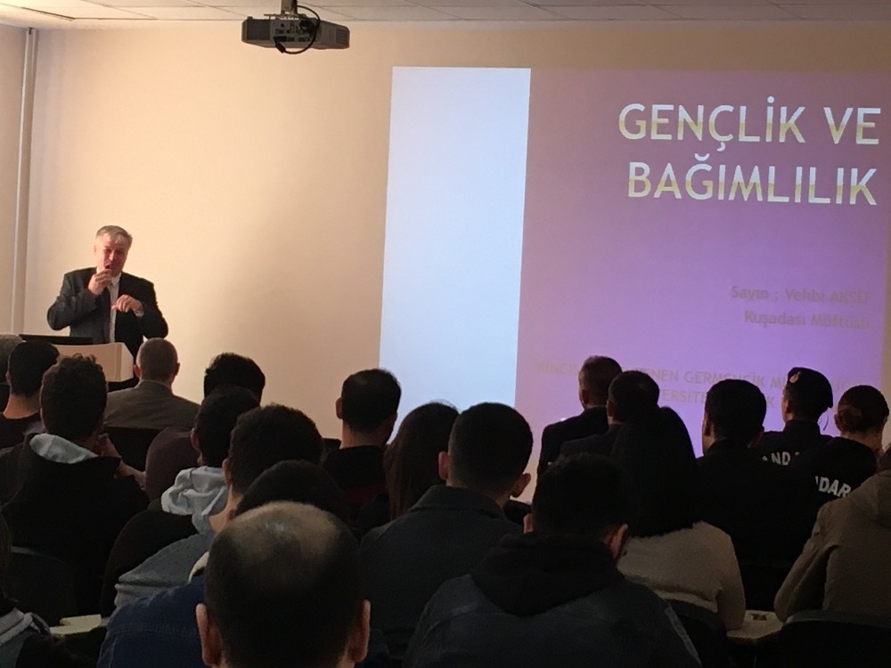Üniversitelilere gençlik ve bağımlılık anlatıldı 