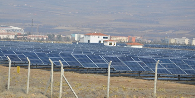 Üniversitenin elektriği güneşten