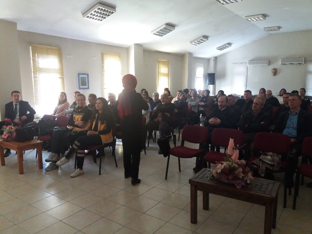 Üniversitesi personeline ilk yardım eğitimi 
