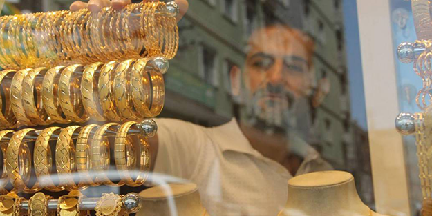 Ünlü banka müşterilerine altınla ilgili mesaj yolladı! Hemen bunu yapmalarını istedi