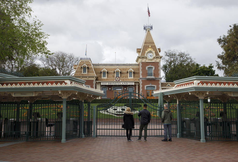 Ünlü eğlence parkı Disneyland çalışanlarına izin verdi 