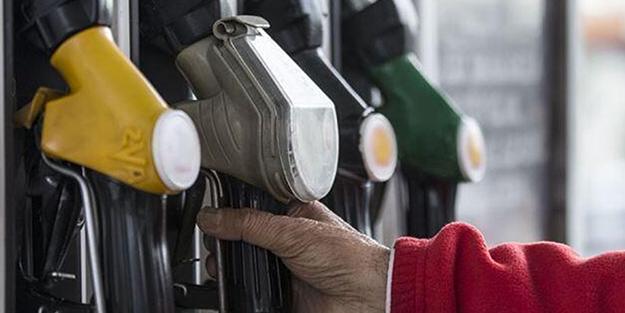 Ünlü ekonomist akaryakıt fiyatlarıyla ilgili herkesi üzecek haberi verdi! Araç sahipleri kahrolacak