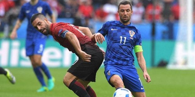 Ünlü futbolcunun babası maç esnasında öldü