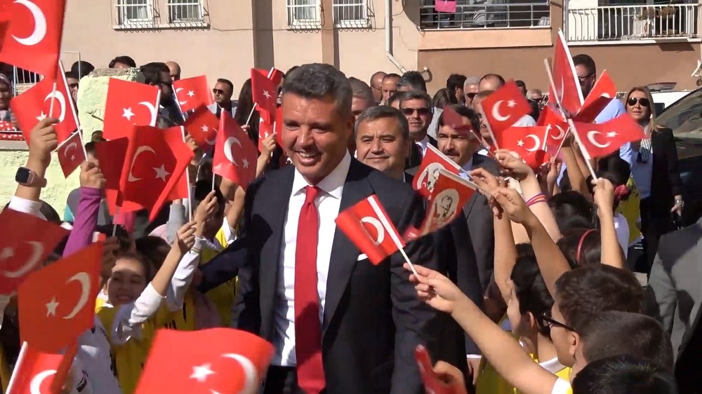 Ünlü iş adamı Sadettin Saran’dan 1 milyon liralık yardım 