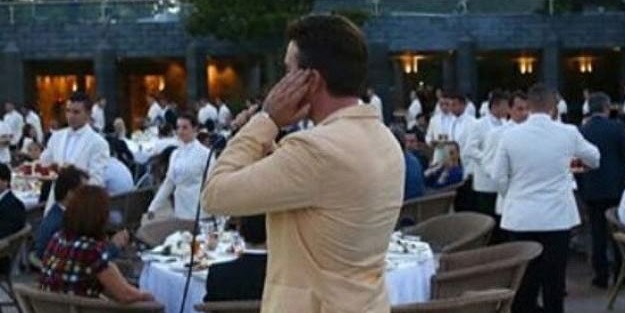 Ünlü isim ezan okudu Erdoğan mest oldu!