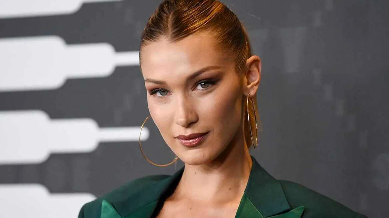 Ünlü model Bella Hadid, İstanbul'un o camisindeki görüntüleri öve öve bitiremedi