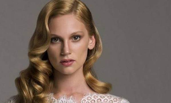 Ünlü oyuncu Farah Zeynep Abdullah'ın 2 yıl 4 aya kadar hapis cezası istendi