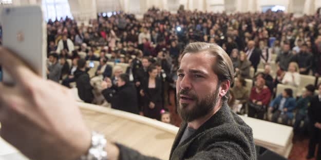 'Haydır Allah' diyerek salonu coşturdu