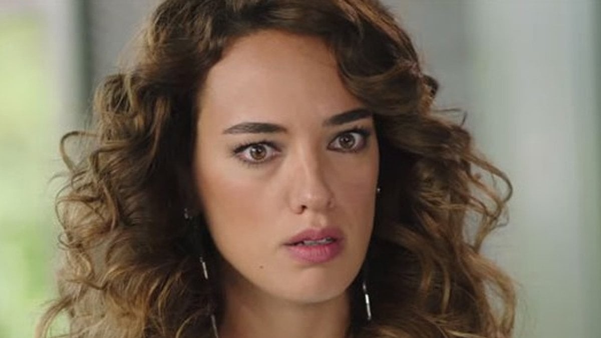 Ünlü oyuncu Seda Bakan, tesettüre girdi! Öyle rol icabı da değil! Son hali herkesi çok şaşırttı