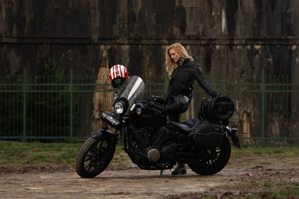 Ünlü oyuncu Wilma Elles’ten motosiklette güvenli sürüş uyarısı 