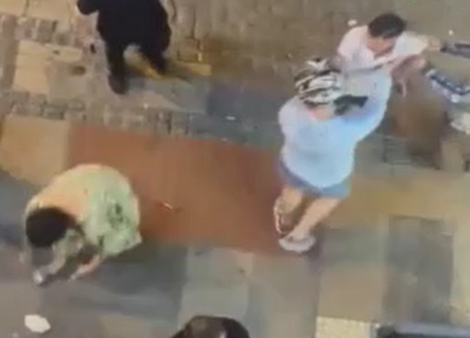 Ünlü pilavcıda “bedava yemek” kavgası kamerada