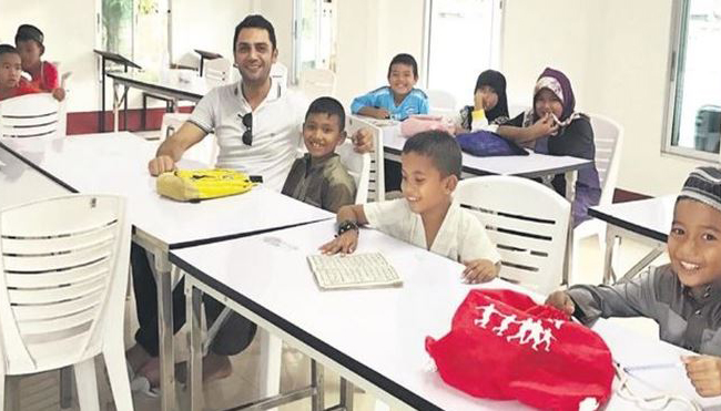 Ünlü sanatçı Tayland'a cami yaptırıyor