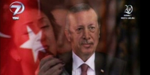 Ünlü sanatçıdan Erdoğan'a şarkı sürprizi / Video
