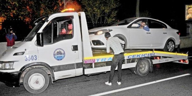 Ünlü şarkıcı gece yarısı arabasız kaldı